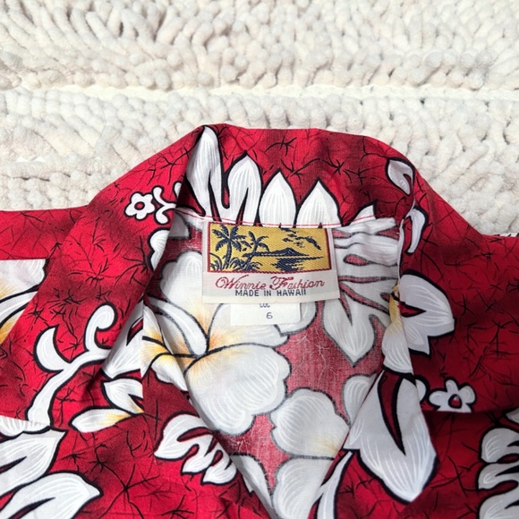 Winnie Fashion Hawaiian Boys 6 Aloha Button Up Shirt Hibiscus White On Red EUC - Picture 3 of 9